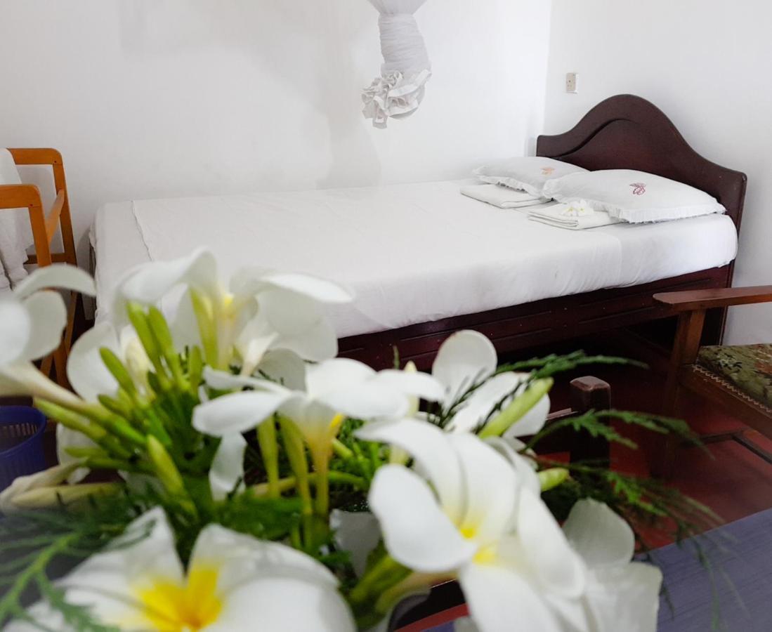 Hikkaduwa Backyard Beach Homestay Galle Ngoại thất bức ảnh