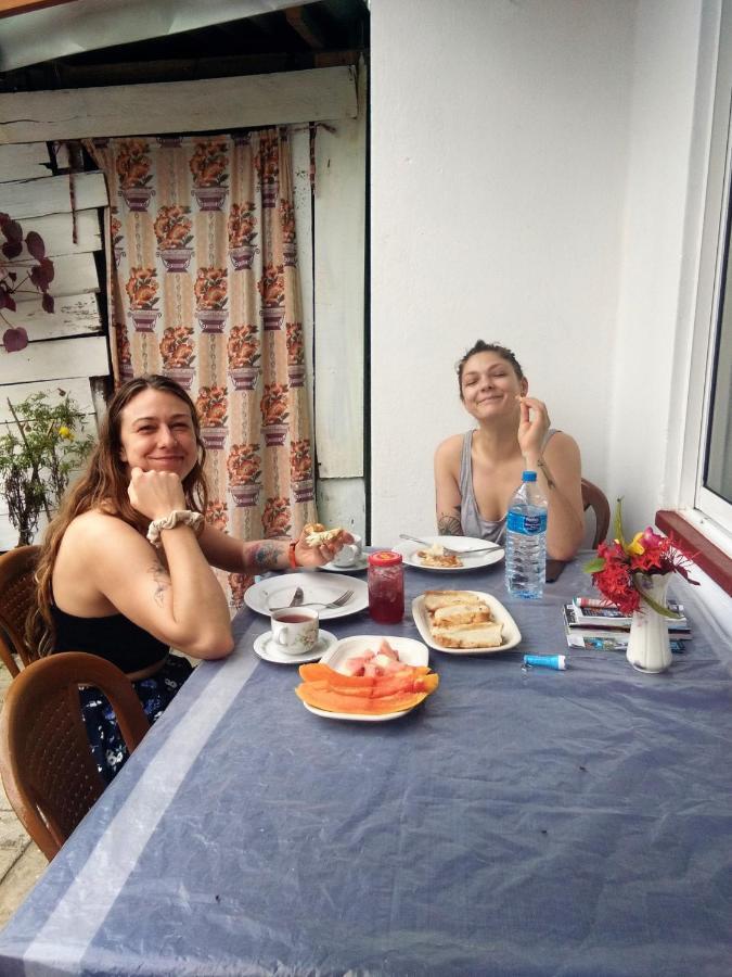 Hikkaduwa Backyard Beach Homestay Galle Ngoại thất bức ảnh